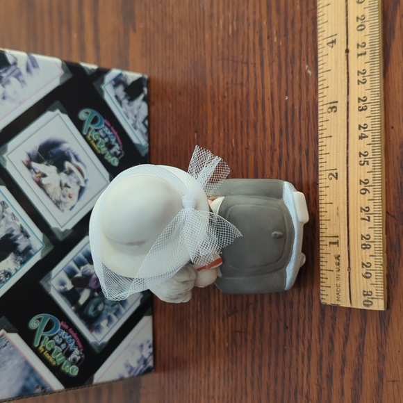 Enesco Girl in a car with dog figurine - Picture 6 of 7